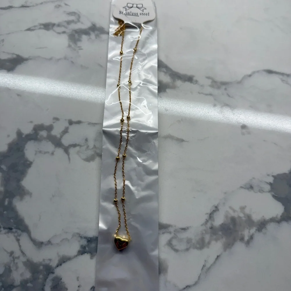 Dainty Gold Heart Necklace Stainless Steel New - Picture 2 of 4
